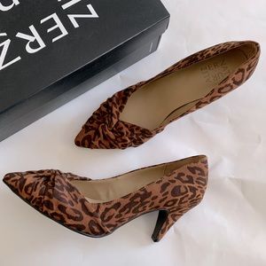NWOT Naturalizer Suede Pump